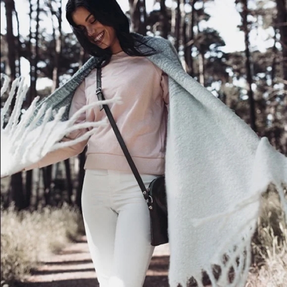 Anthropologie Accessories - Anthropologie Mer Sea Chunky Knit Gradient Ombre Gray Blanket Scarf Shawl